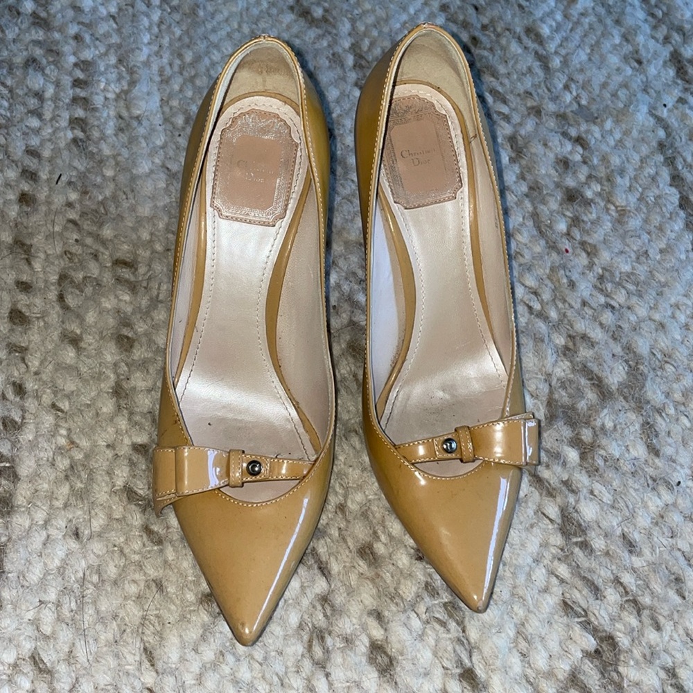Dior mustard pumps number 38